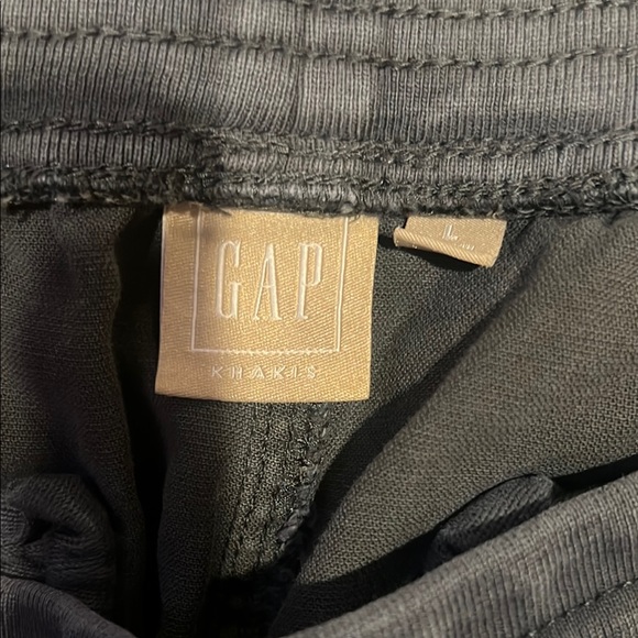 GAP Black Khaki Shorts - Picture 2 of 3